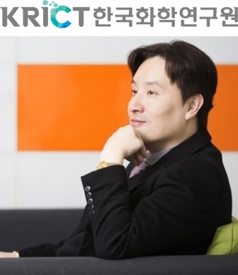 교수님께서 한국화학연구원에서 초청강연을 하셨습니다.